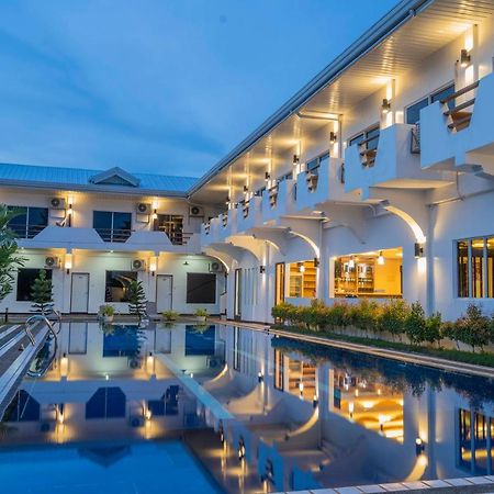Adela Resort Panglao Exterior foto